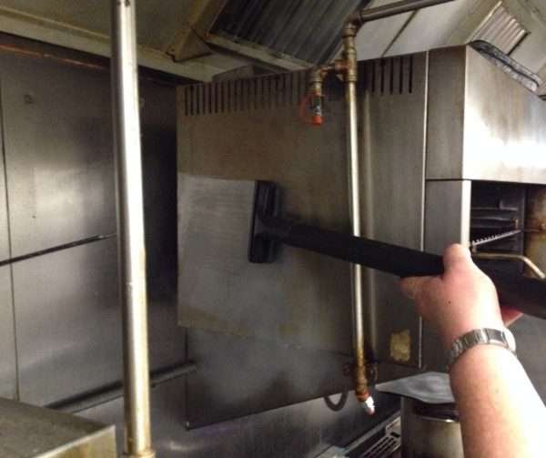 remove grease, fat, limescale and rust by steam-cleaning stainless steel metal surfaces and kitchens.