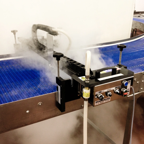 Commercial steam cleaner cleaning a conveyor belt. Buy the best steam cleaning machine to remove the dirt and dust and provide happy customers