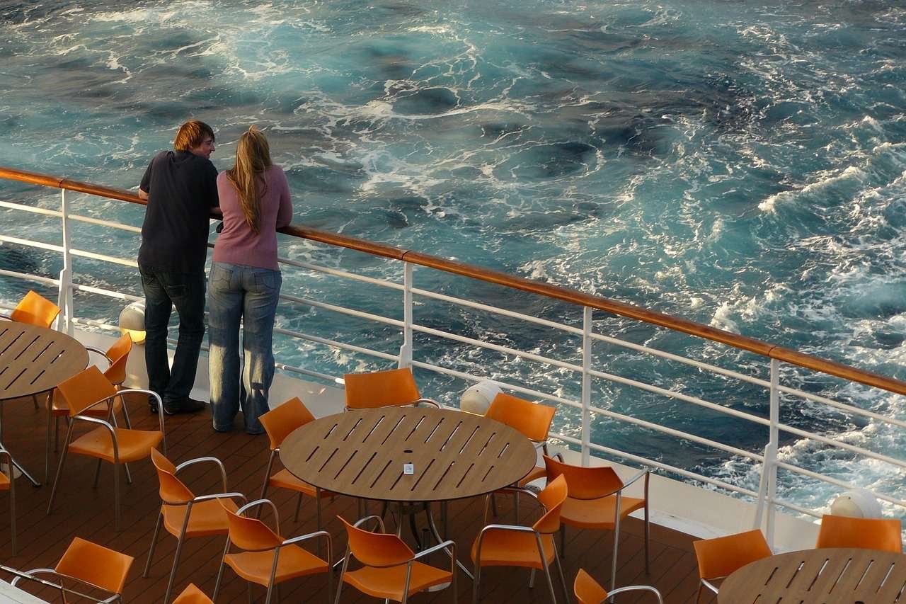 outdoor dining on a cruise ship