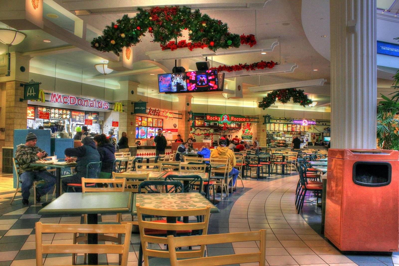 Sustainable Steam Cleaning in Shopping Centres 12 food court