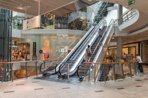 Sustainable Steam Cleaning in Shopping Centres 1 Shopping centre, mall, shops
